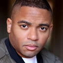 Freddie Basnight als Officer Barry