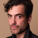 Daniel Ings als Servant