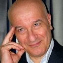 Manfredi Aliquò als Concierge