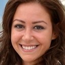Menna Shalabi als Salma