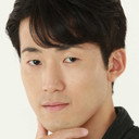 前田雄 als Teacher (voice)