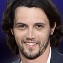 Nathan Parsons als Shane Rutherford