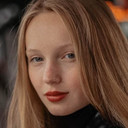 Mina-Giselle Rüffer als Julia