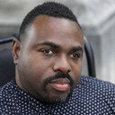 Ajani A.J. Murray als Pioneer Town Mayor