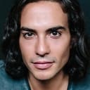 Adam Zuniga als Mr. Chong "Brainiac"