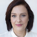 Julie Roussel als French TV Reporter