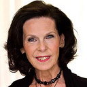 Eija Nousiainen als Kouluneuvoksen vaimo