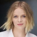 Alice Foulcher als Polly Cuthbert / Amy Cuthbert