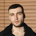 Nikola als Self