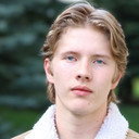 Luke Baumann als Justin