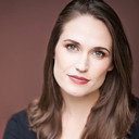 Scarlett Redmond als Beth