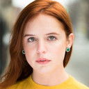 Naian González Norvind als Queen's girl