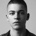 Hero Fiennes Tiffin als Hardin Scott