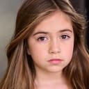 Charley Rowan McCain als Maxine Miller