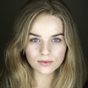 Taylor Lyons als Lizzy Evans
