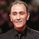 Suhail Dabbach als Black Suit Man