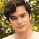 Kyle Velino als Terrence Carreon