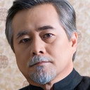 เกษียร จารุสมบูรณ์ als Fah's Father