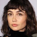 Sydney Chandler als Violet
