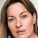 Julia Dahmen als Yvonne