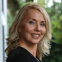 Catharine Cooke als Aunt Mathilda