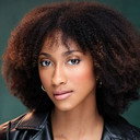 Casey Gardner als Somaya