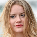 Romane Jolly als Léa