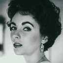 Elizabeth Taylor als Angela Vickers