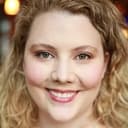 Nikki Lowe als Woman in Crazy Shoes