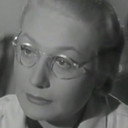 Anna Vávrová als MUDr. Dunovská