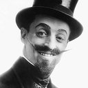 Leo White als Emile - Waiter (uncredited)