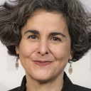 Béatrice Pérez als La doyenne de la Sorbonne