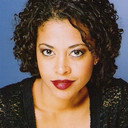Phoenix Gonzales als De L'Air Saleswoman