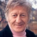 Jon Pertwee als Station Master