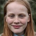 Katla Njálsdóttir als Hanna