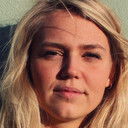 Cecilie Haugaard Larsen als Pige i baren