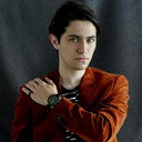 Daniel Martínez als Santiago