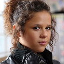 Darcy Isa als Leah Grew