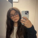 Chloee Roach als The Date