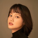 Rosie Simei Zhao als Lilly