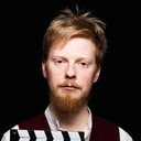 Oliver Rogers als Bar Fly