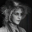 Génica Athanasiou als The Woman