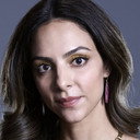 Tala Ashe als Zari Tarazi