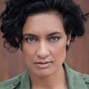 Nikki Si'ulepa als Dotty