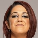 Pam Martinez als Bayley