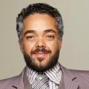 Fernando Vigui als Diminutive Latino Man