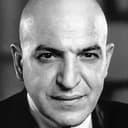 Telly Savalas als Private Detective Charles Sievers