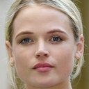 Gabriella Wilde als Saffy