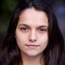 Amber Savva als Serena Bradley