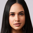 Emily Tosta als Liv Hawthorne